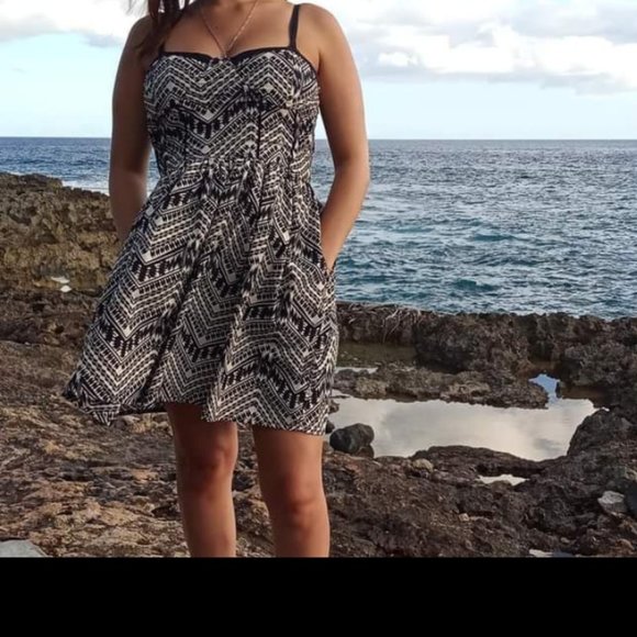 Dress - Picture 4 of 4